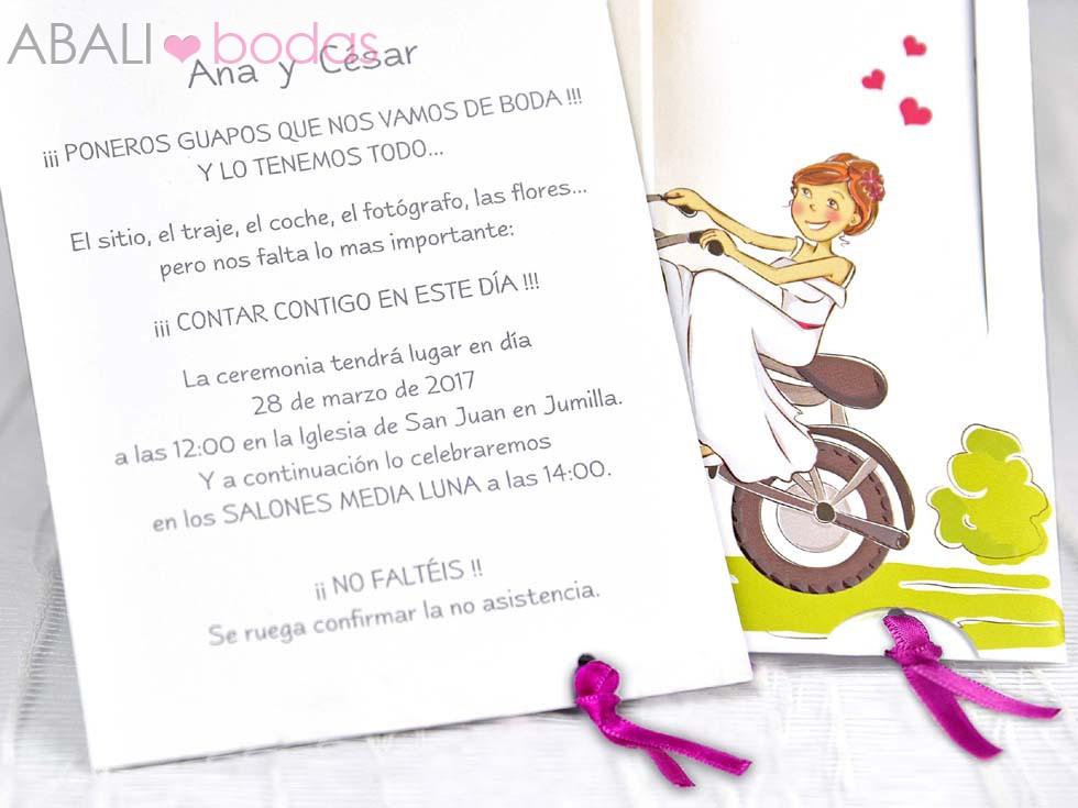 Novios en moto